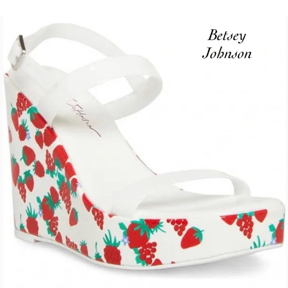 Betsey Johnson Landry Berry Strappy Wedge Platform Sandals NIB Size 8